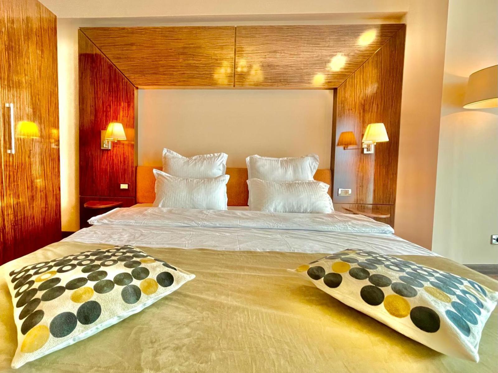 Presidential Luxury Apartments With Amazing View - Yamaluxe Bucharest Luaran gambar